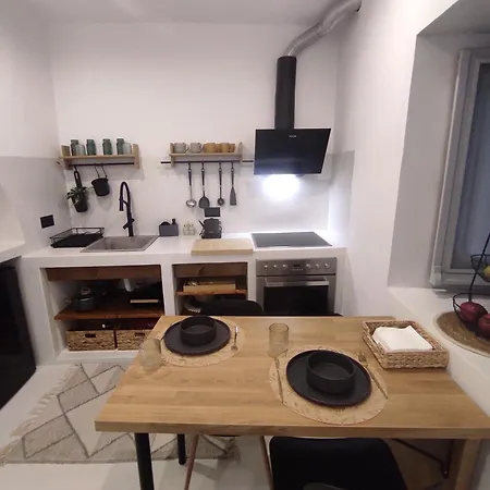 M Petite * إيوس خورا