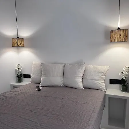 M Petite * إيوس خورا